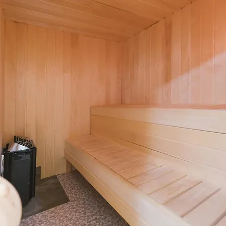 Dovolenkovy Dom Nad Hladinou *