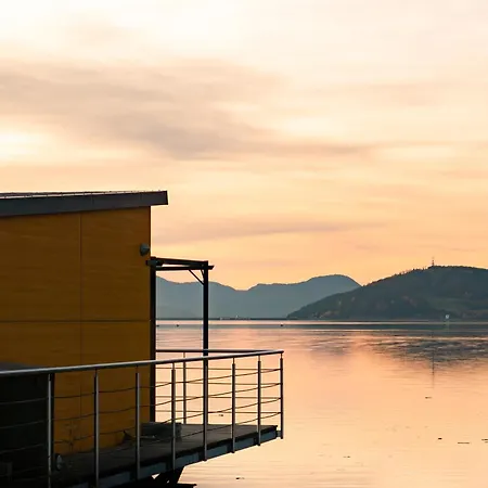 Dovolenkovy Dom Nad Hladinou *