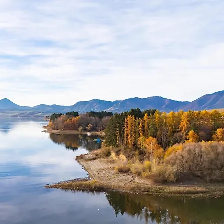 Dovolenkovy Dom Nad Hladinou *